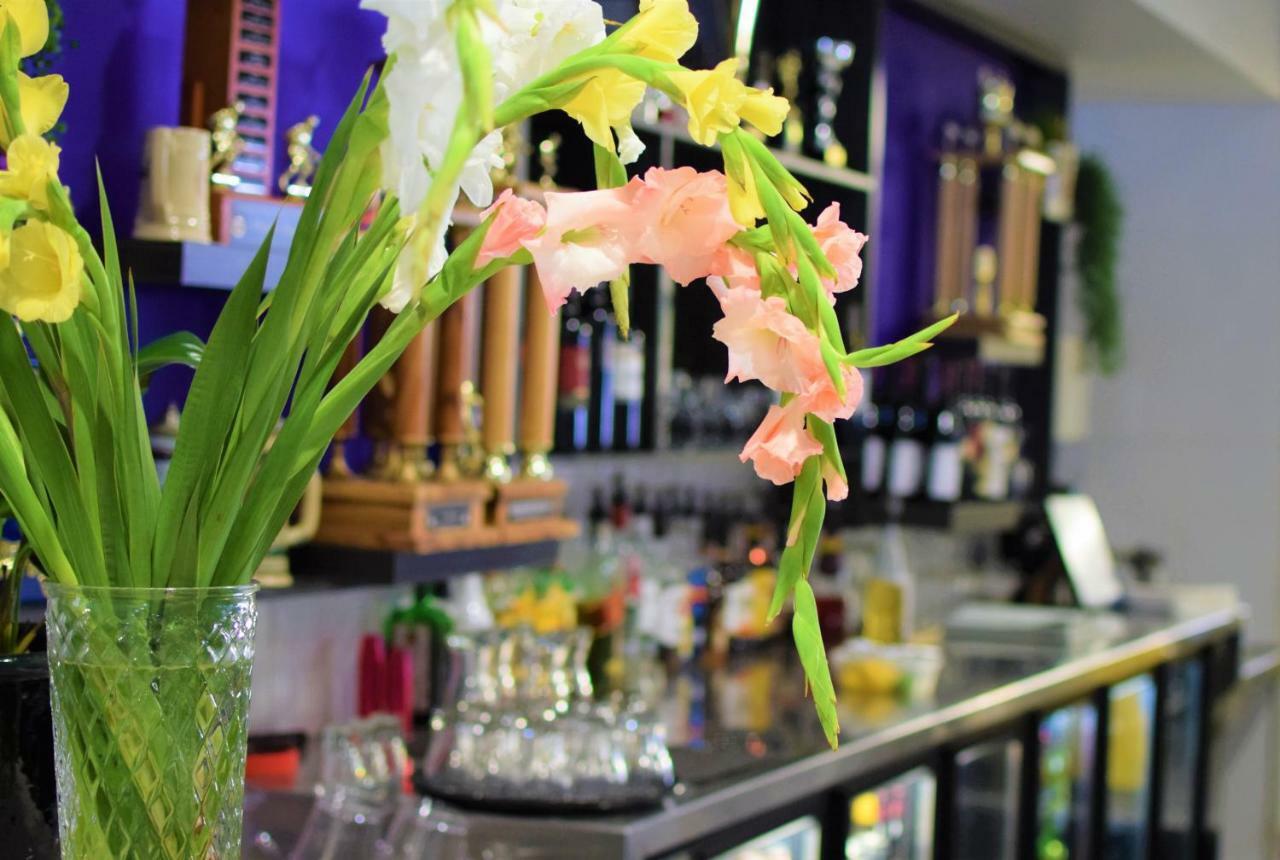Railway Hotel Bundaberg Dış mekan fotoğraf